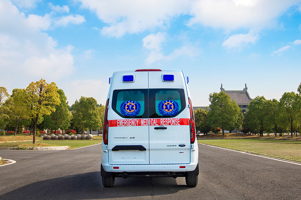 ハイブリッド救急車輸出