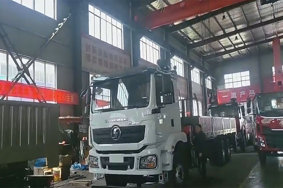 How do I choose the right truck with a crane for hire supermarket