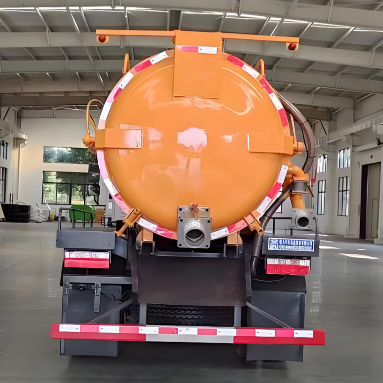 Camion ibrido plug-in per l'aspirazione delle acque reflue