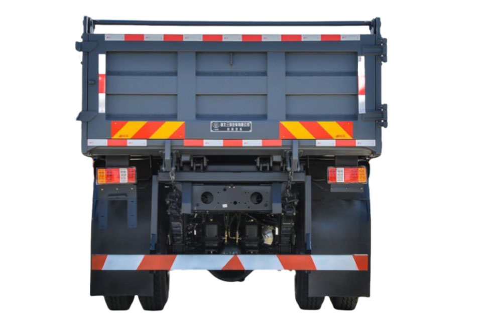 What is the difference between a dump truck and a tipper truck factory