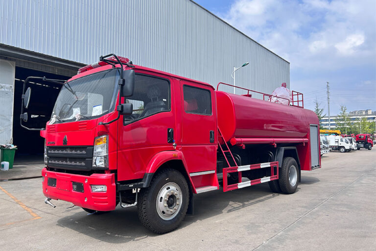 Where is the water tank on a fire truck Chinese