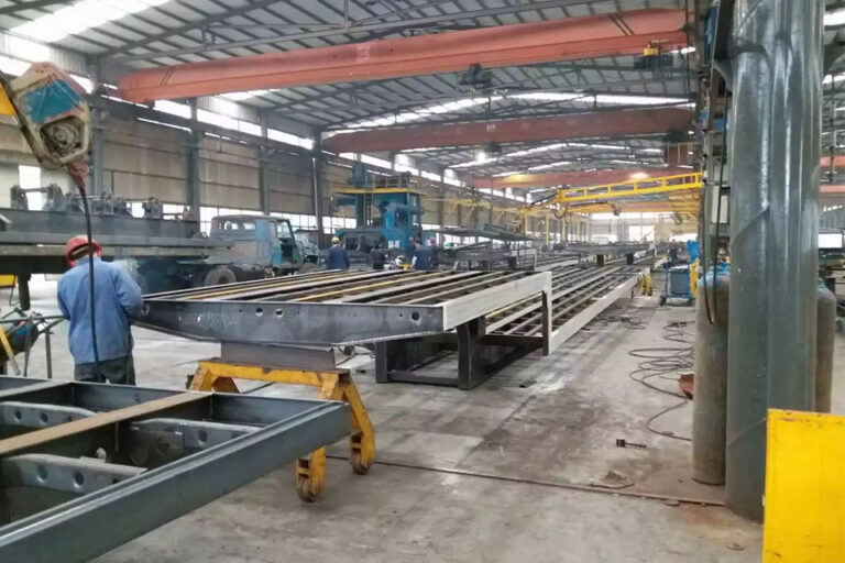 Perché alcuni camion hanno 2 rimorchi più piccoli invece di un rimorchio grande?