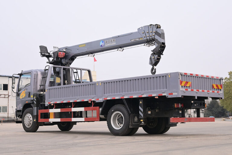 Proveedor de grúas sobre camión y camiones pluma